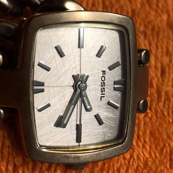 Ladies Fossil Analog Watch With Brown polished Chain Link Band ES - Picture 4 of 15